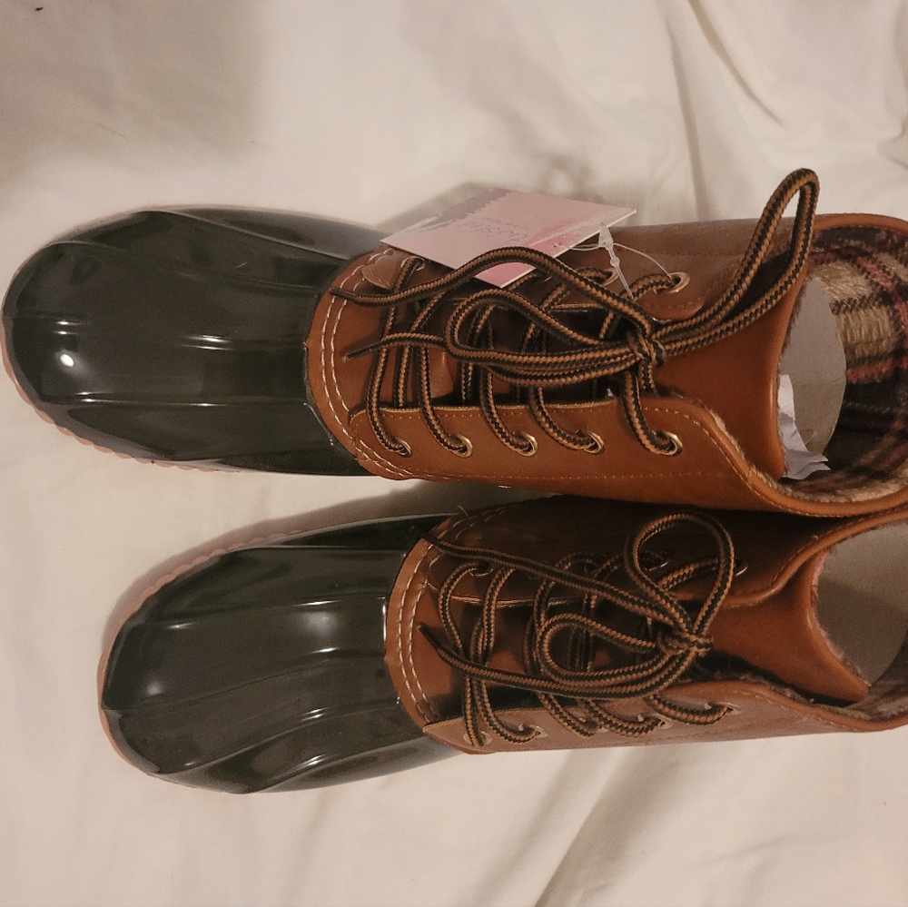Duck boots